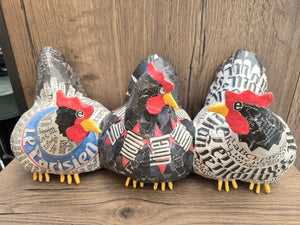 3 poules en papier mâché-Aude Goalec et Nicole Jacobs - Sculpture en papier mâché