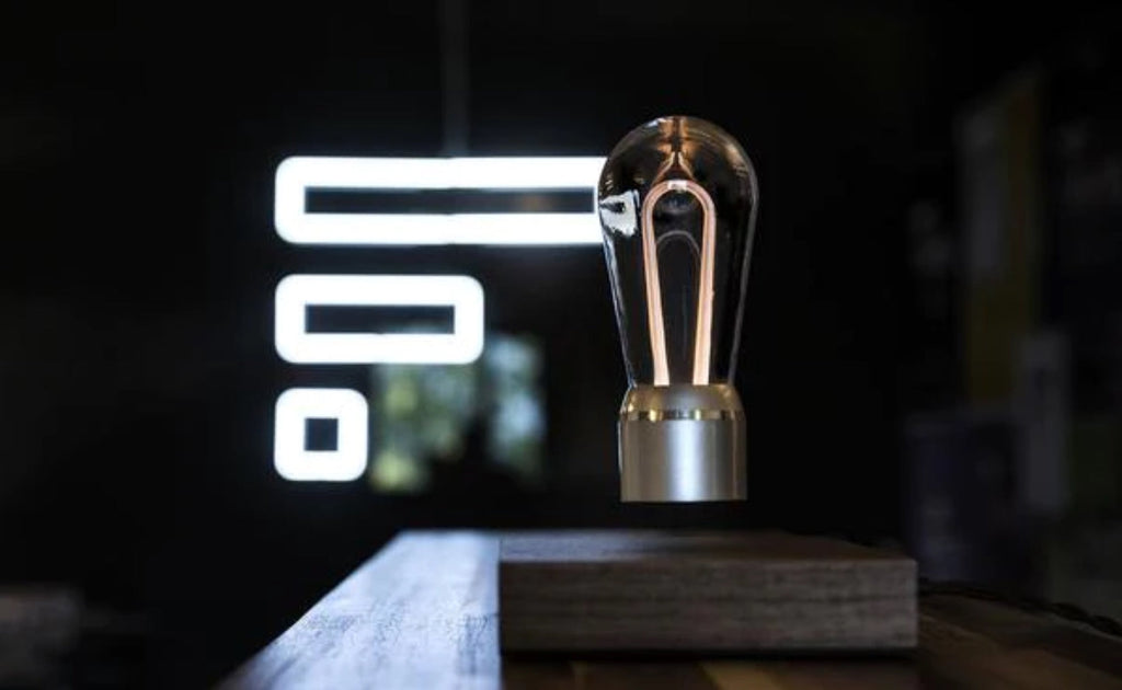 Ampoule en lévitation Nikola - Flyte - Ampoule en lévitation