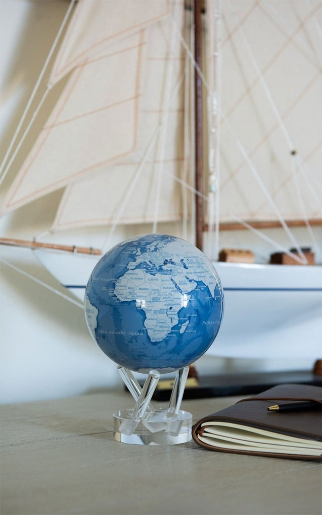 Bleu et Blanc IWB MOVA Globes Moyenne Globe autorotatif