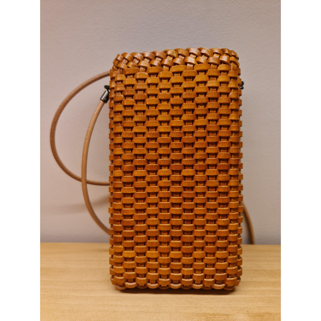 Pochette bandoulière en cuir tressé pour téléphone portable gold - Il Bussetto-Magna-Carta