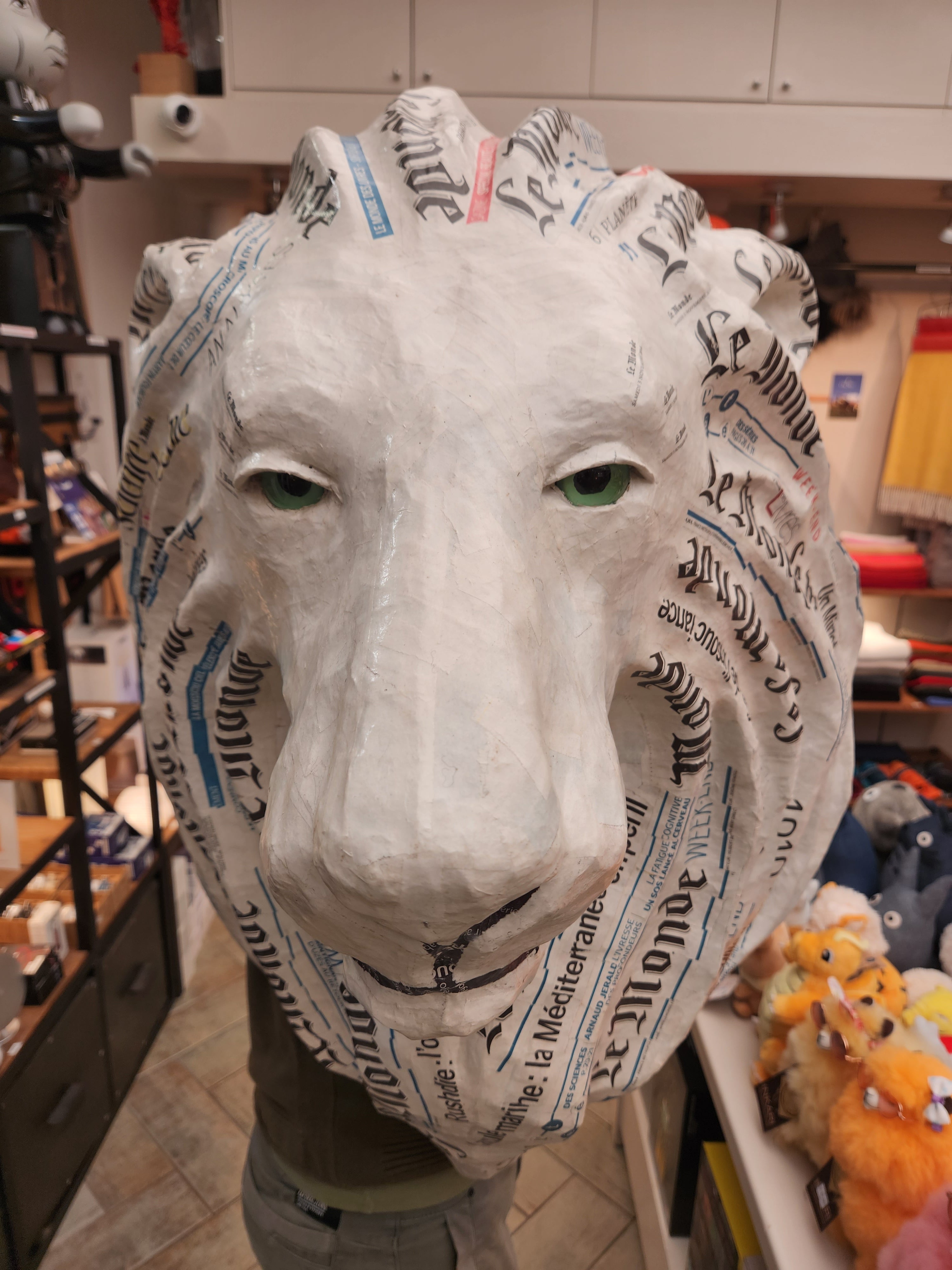 Trophée de lion en papier mâché - Aude Goalec et Nicole Jacobs - Sculpture en papier mâché