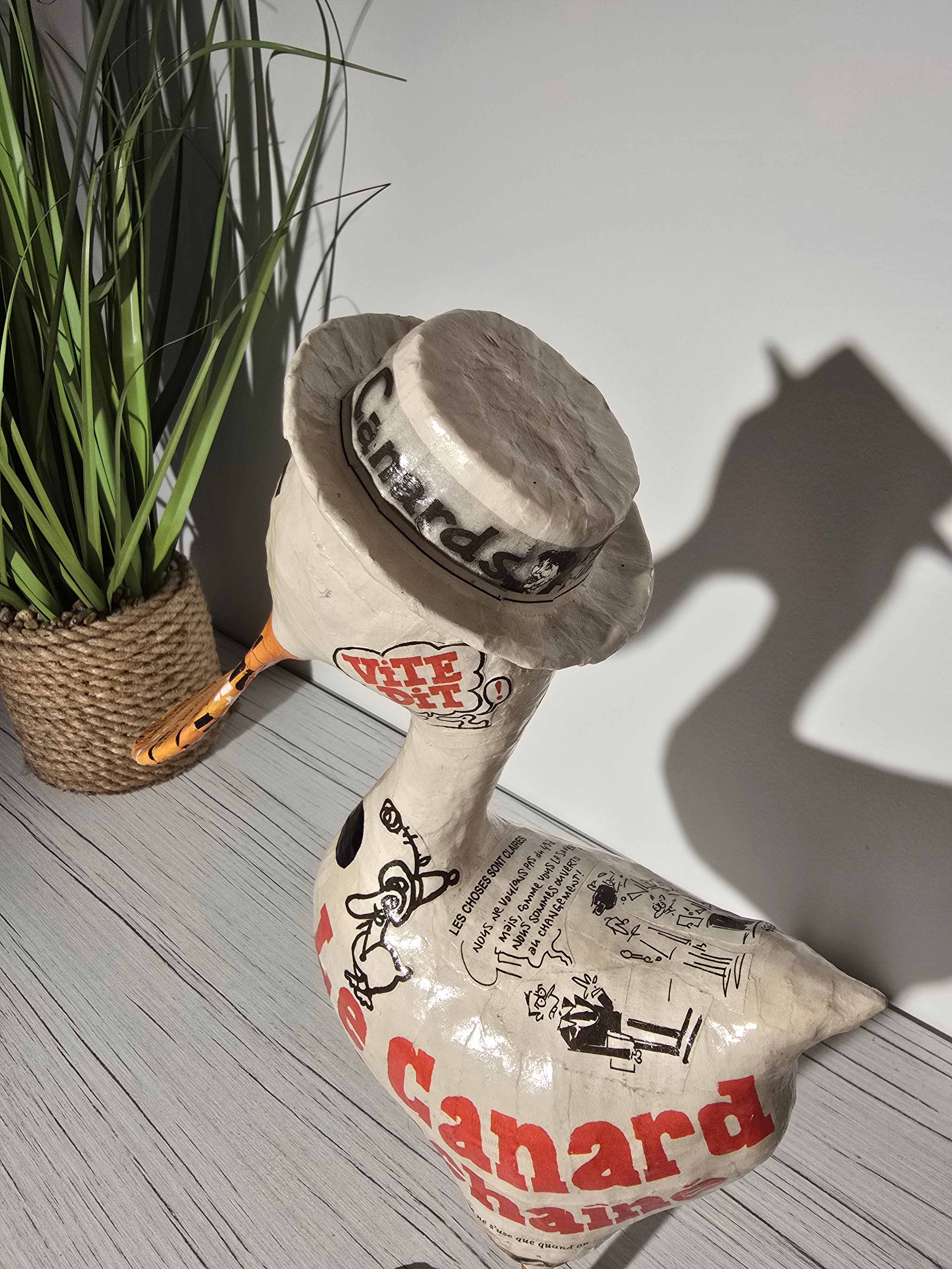 Canard enchaîné en papier mâché - Claires - Aude Goalec et Nicole Jacobs