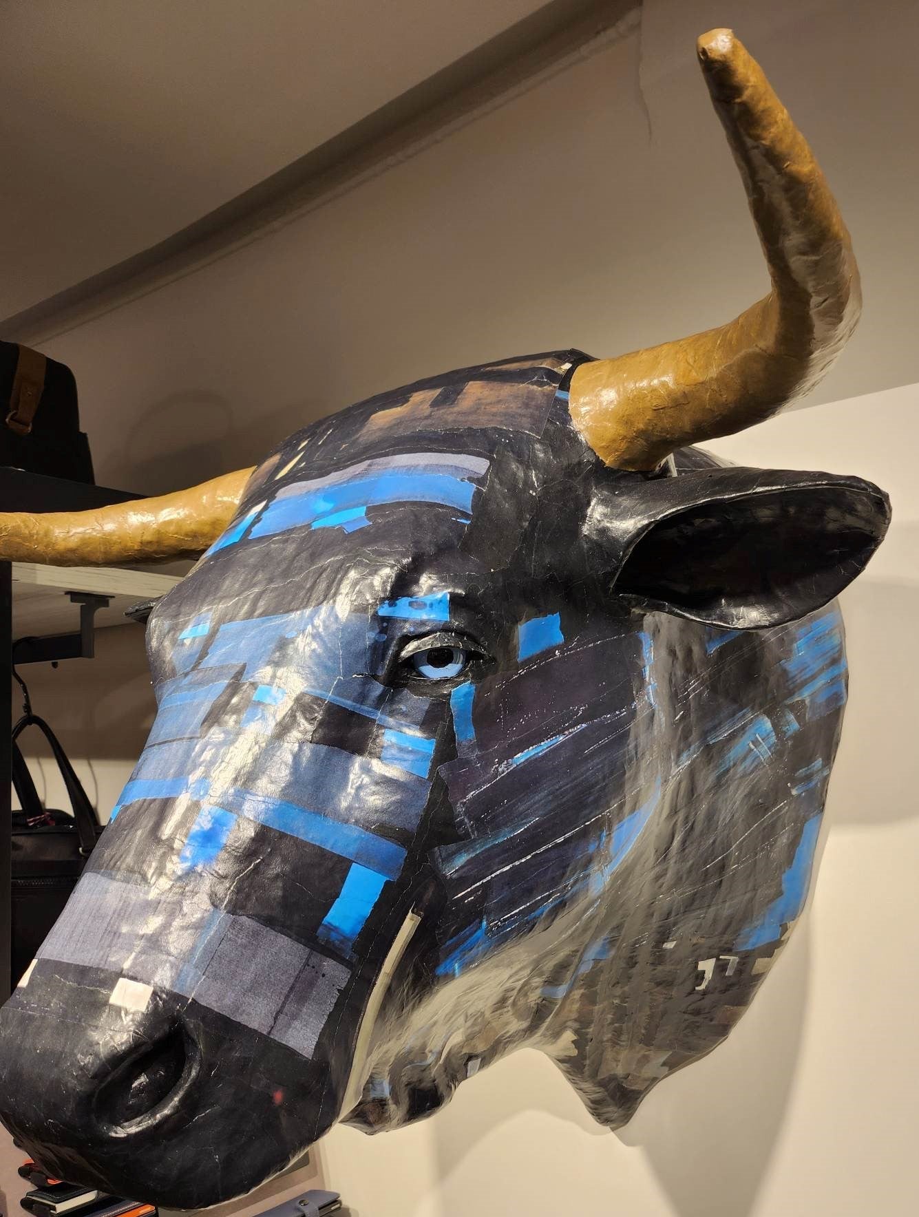 Trophée de Taureau en papier mâché - Aude Goalec et Nicole Jacobs - Sculpture en papier mâché