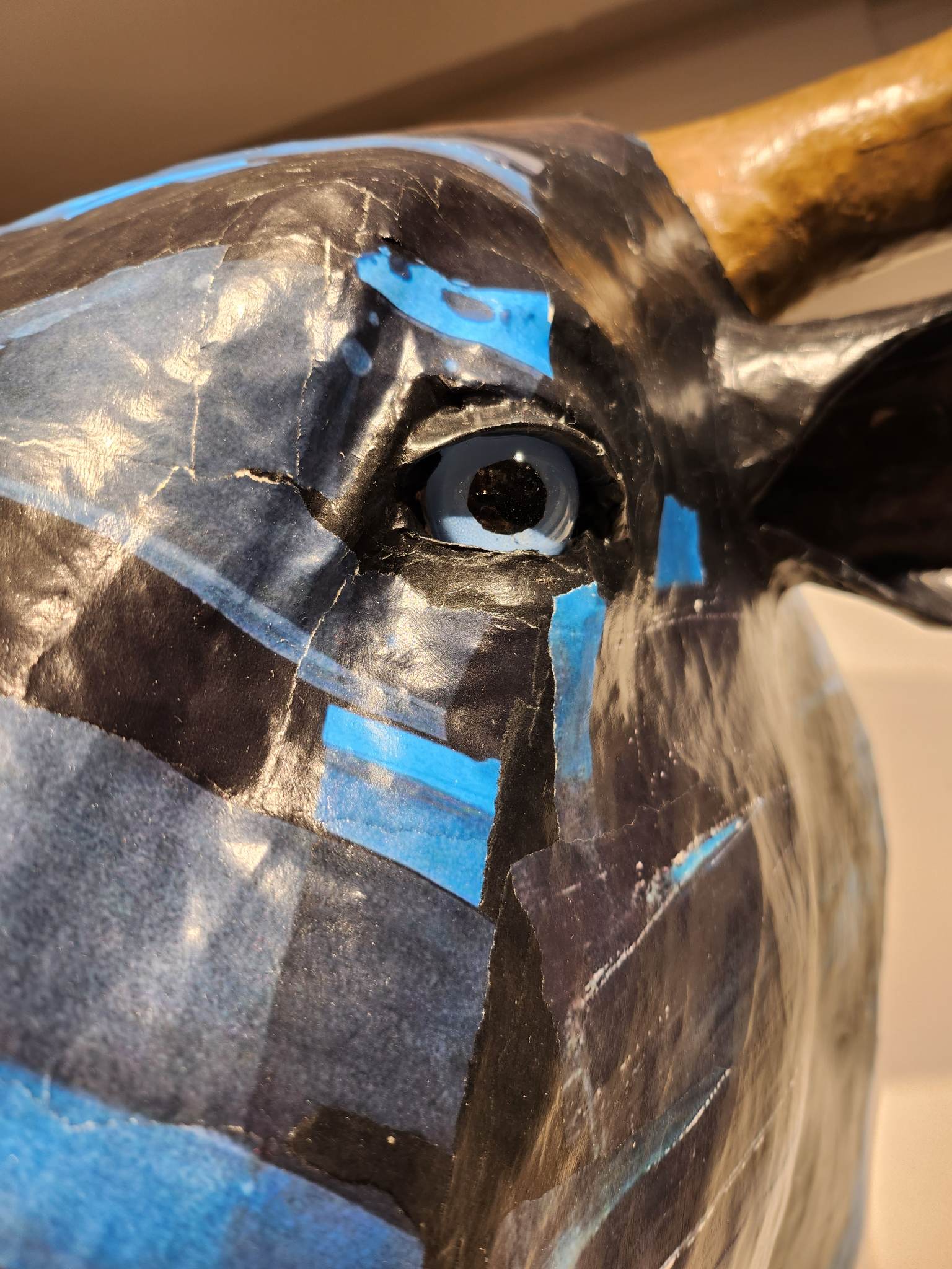 Trophée de Taureau en papier mâché - Aude Goalec et Nicole Jacobs Secondary image