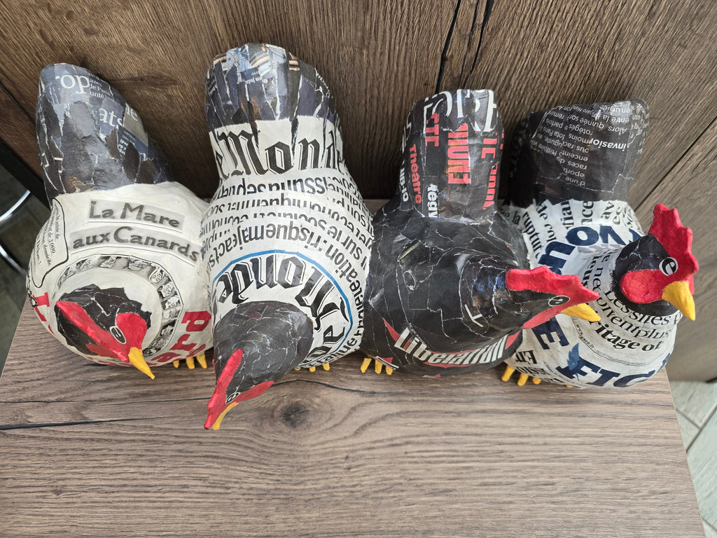 4 poules en papier mâché-Aude Goalec et Nicole Jacobs-Magna-Carta