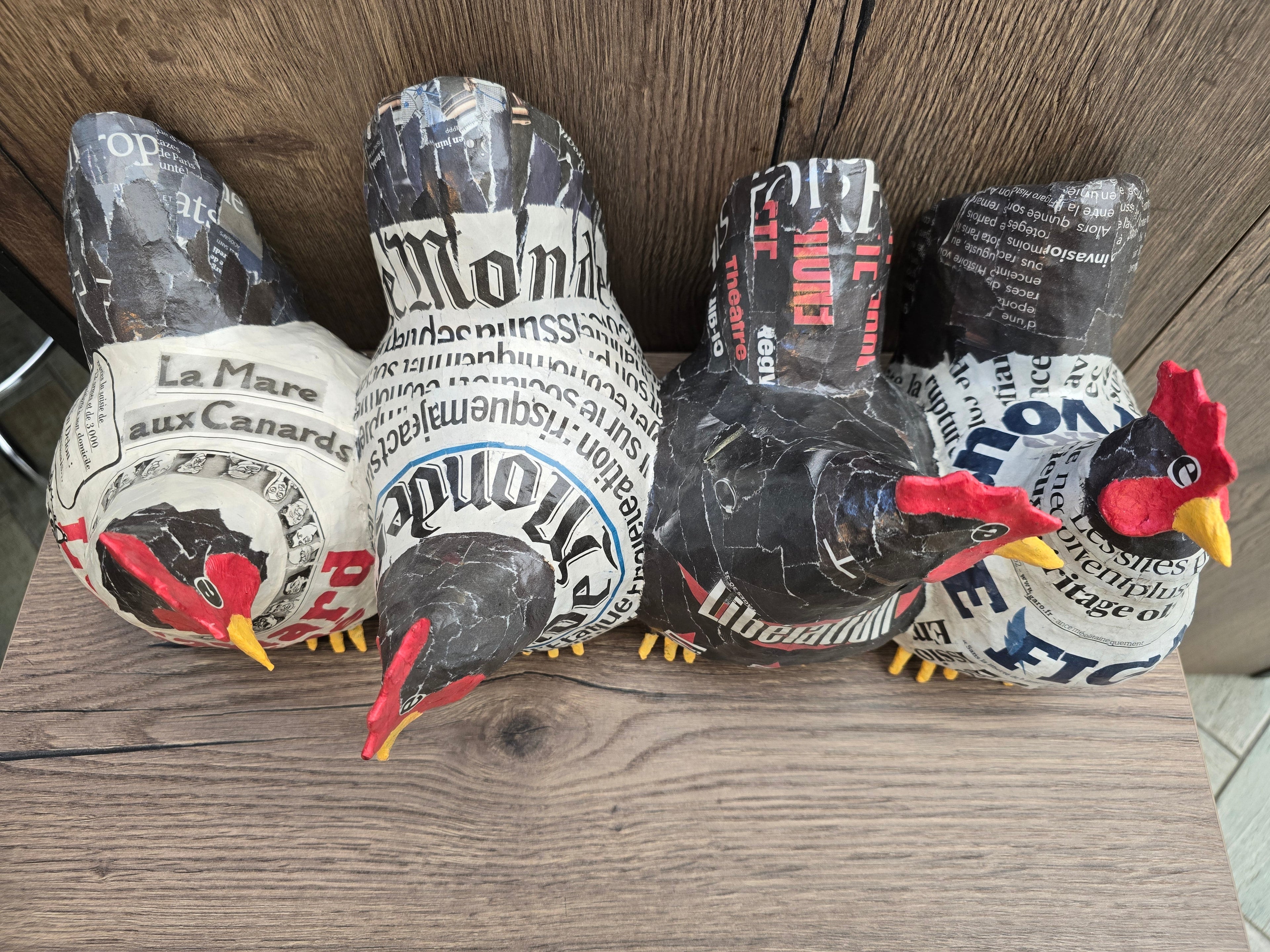 4 poules en papier mâché-Aude Goalec et Nicole Jacobs-Magna-Carta