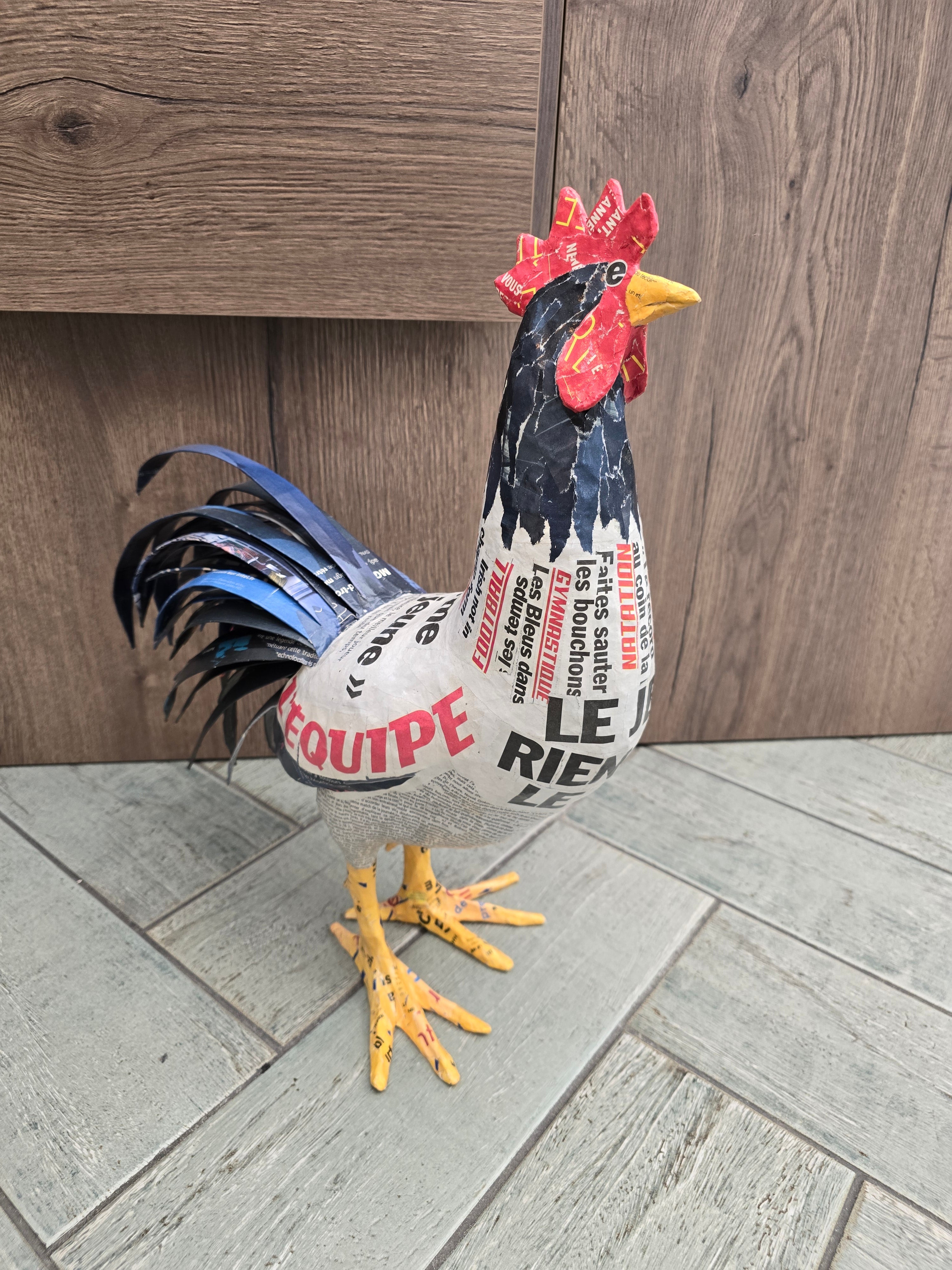 Coq en papier mâché- l'équipe - Aude Goalec et Nicole Jacobs-Magna-Carta