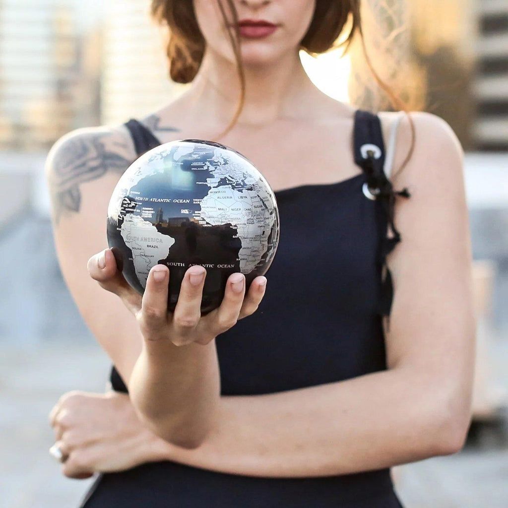 Globe terrestre noir et argent - SBE - MOVA Globes-Magna-Carta