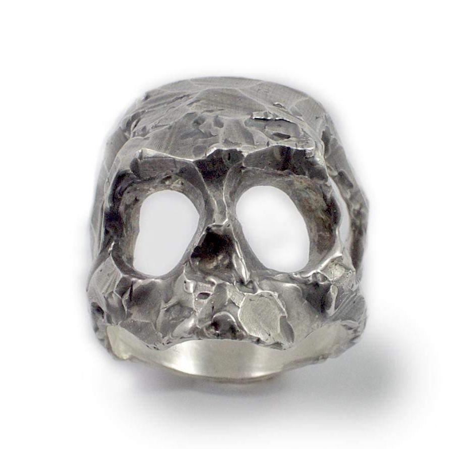 Large bague tête de mort en argent structure de coupe brute - Black Rock Jewel-Magna-Carta Main image