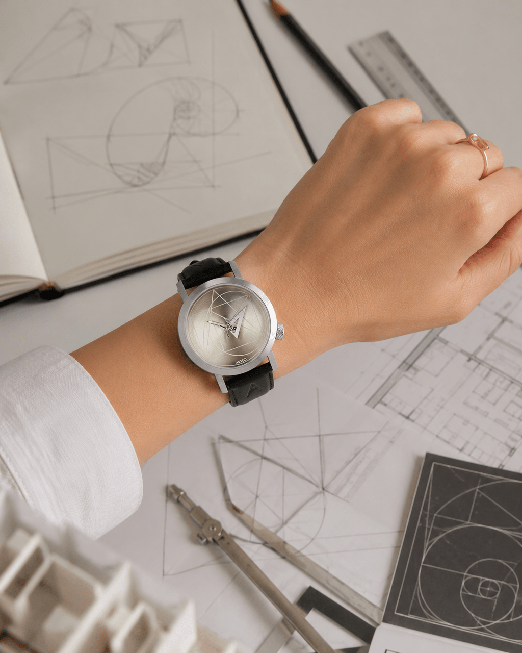 Montre Architecte W42 - AKTEO-Magna-Carta