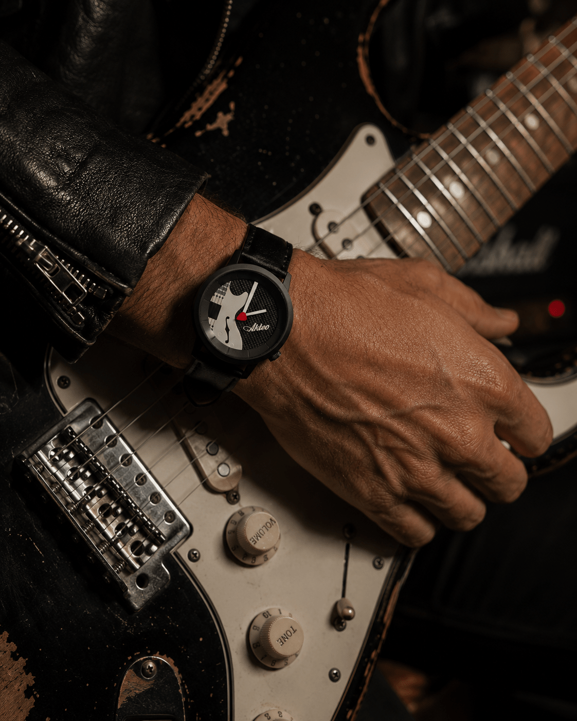 Montre Guitare électrique Jazz PVD noir 38 - AKTEO Image secondaire du produit