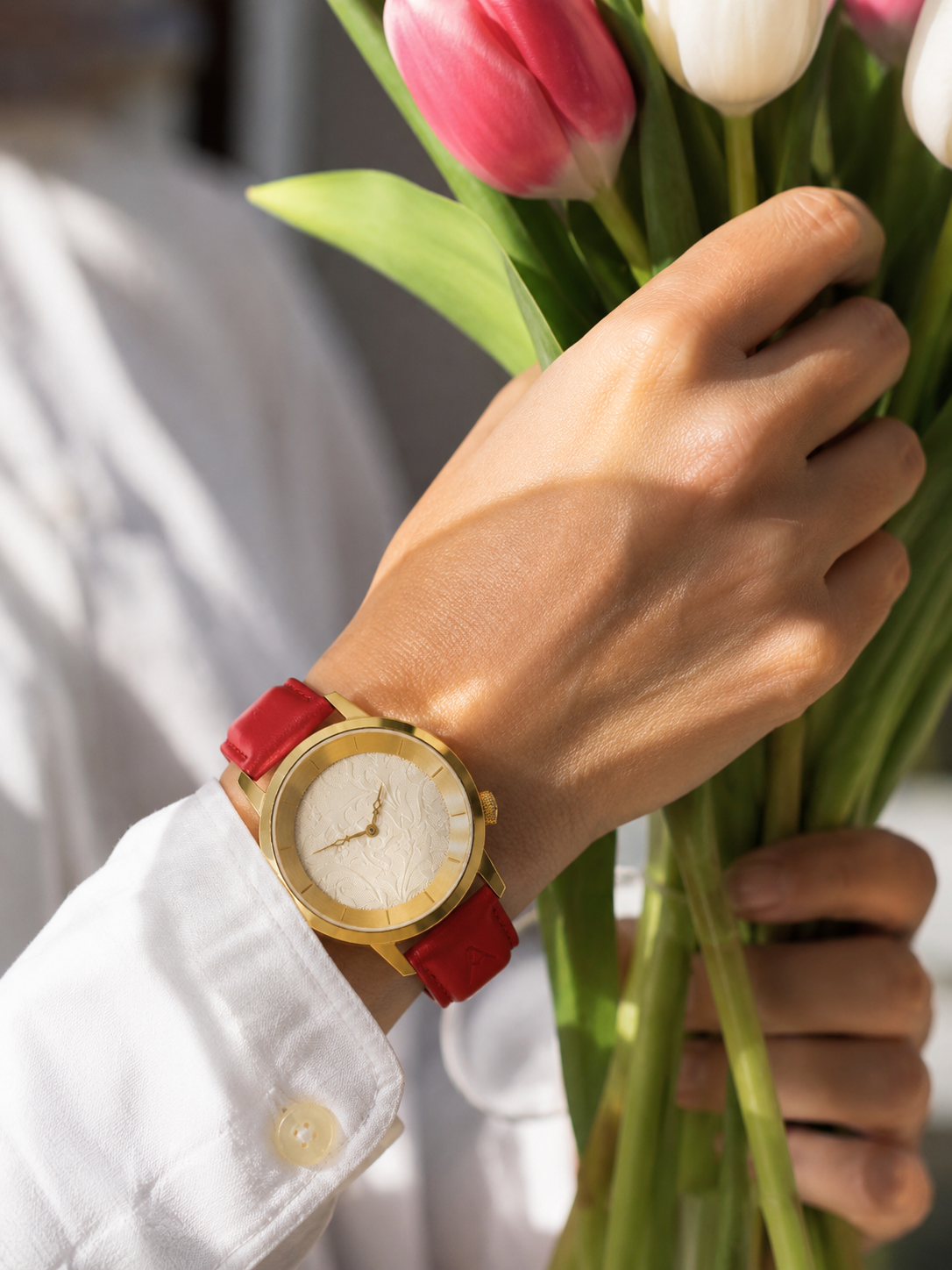 Montre Novocento Tulipe Or 38 - AKTEO-Magna-Carta