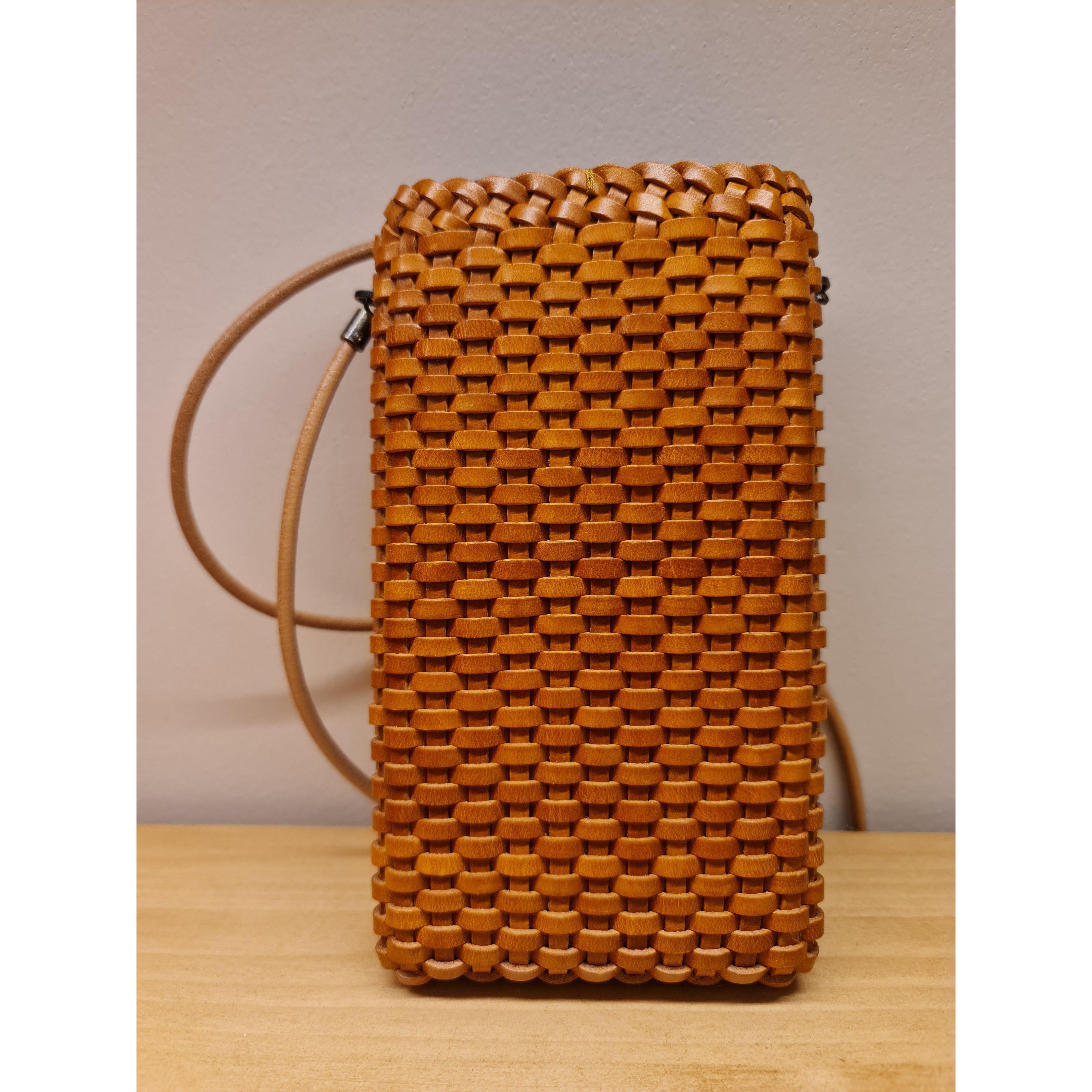 Pochette bandoulière en cuir tressé pour téléphone portable gold - Il Bussetto-Magna-Carta Image principale du produit