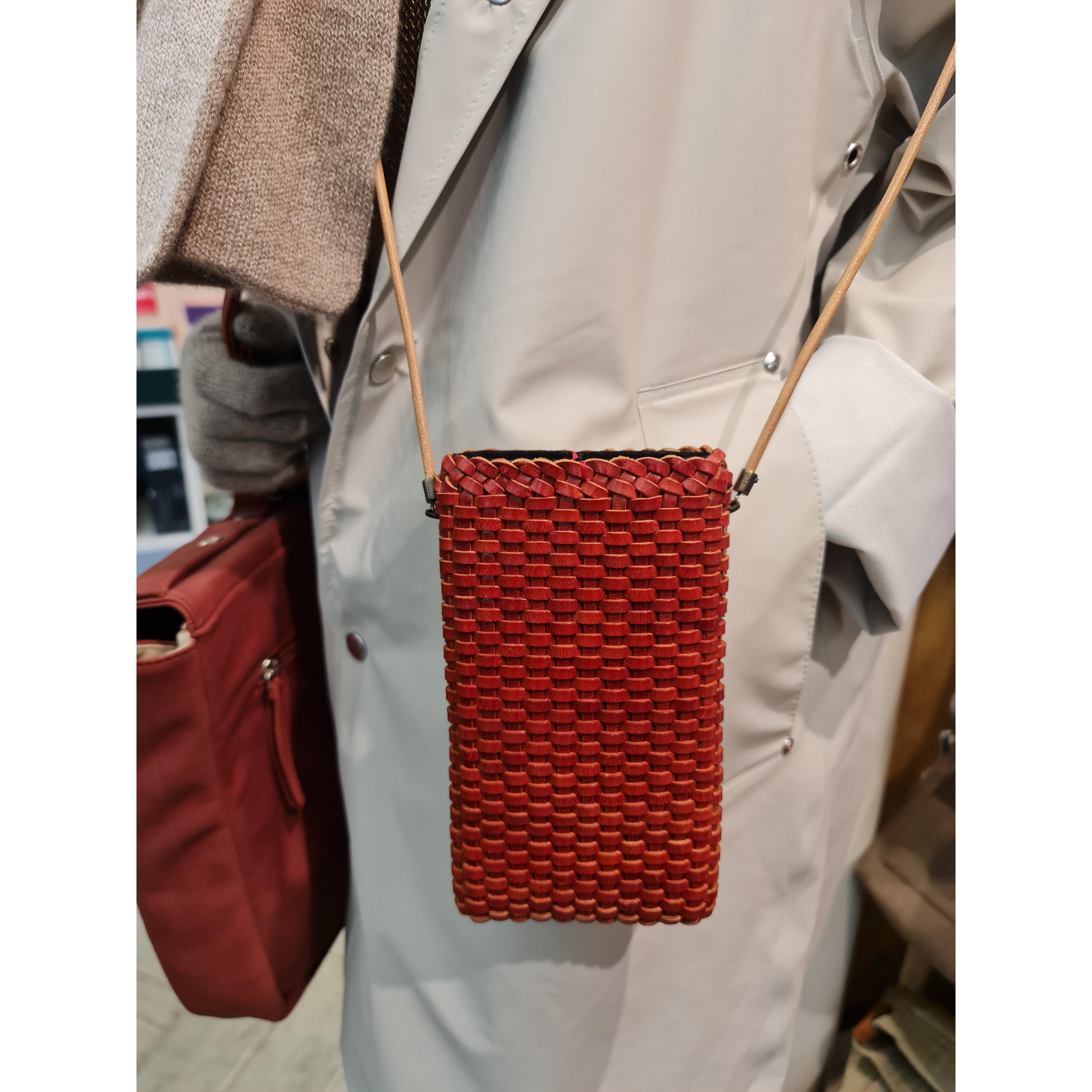 Pochette bandoulière en cuir tressé pour téléphone portable rouge - Il Bussetto Image secondaire du produit