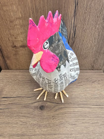Poule en papier mâché - Le Figaro - Aude Goalec et Nicole Jacobs-Magna-Carta