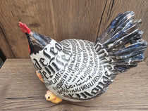 Poule en papier mâché - Le Monde - Aude Goalec et Nicole Jacobs-Magna-Carta