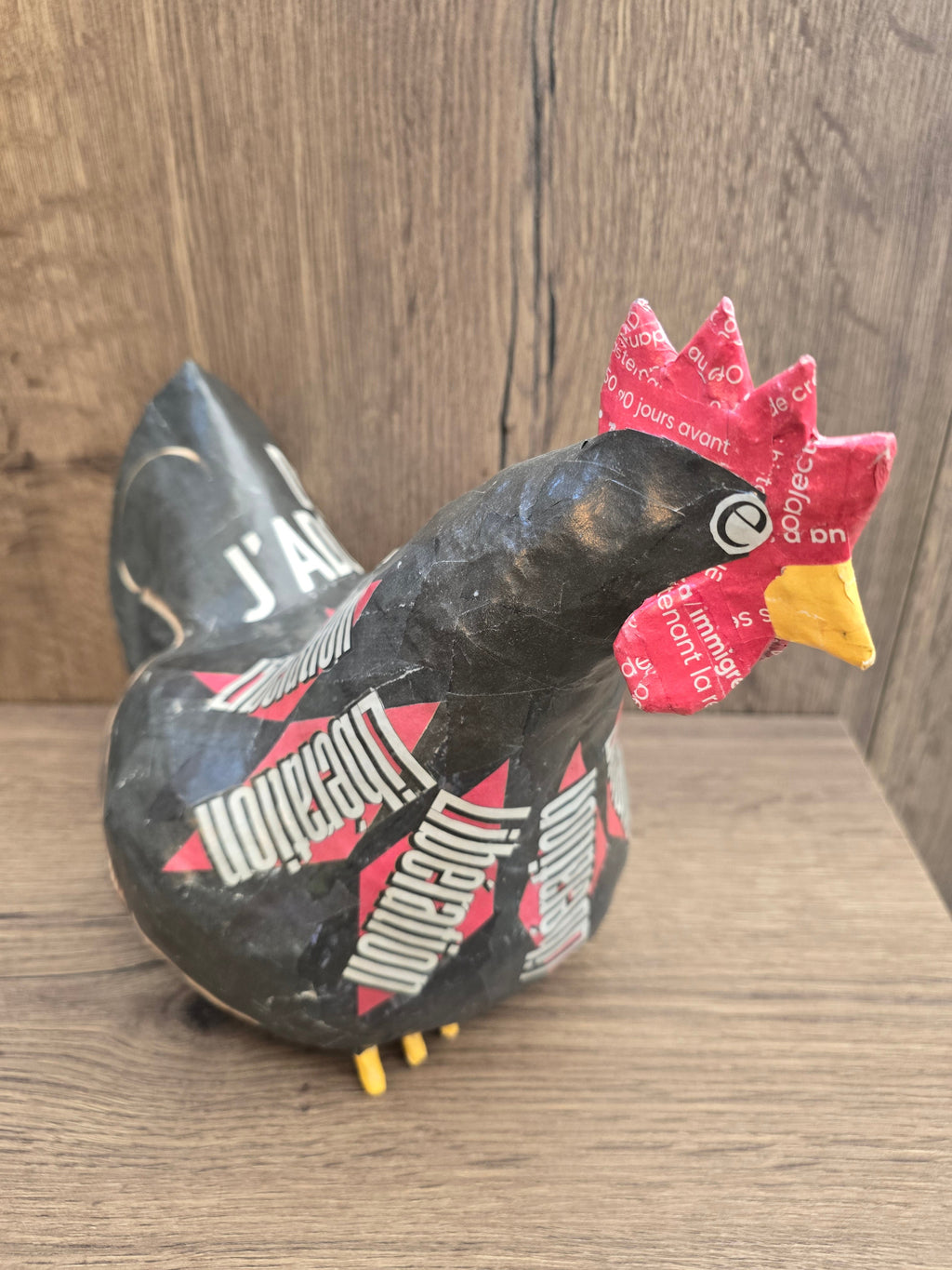 Poule en papier mâché - Libération - Aude Goalec et Nicole Jacobs-Magna-Carta