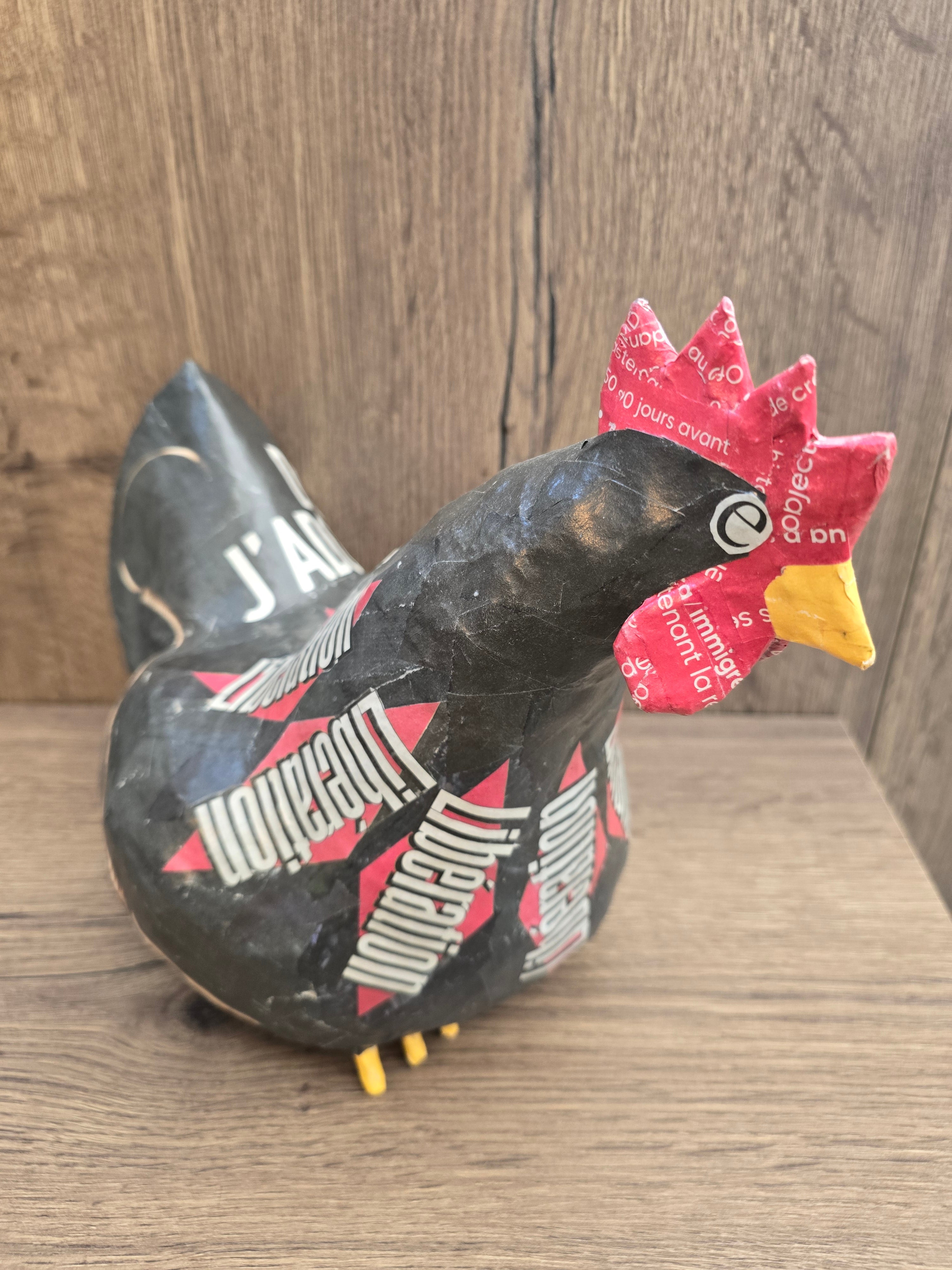 Poule en papier mâché - Libération - Aude Goalec et Nicole Jacobs-Magna-Carta