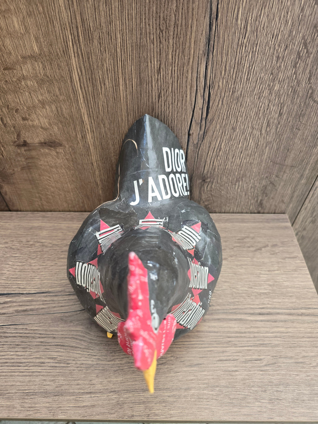 Poule en papier mâché - Libération - Aude Goalec et Nicole Jacobs-Magna-Carta