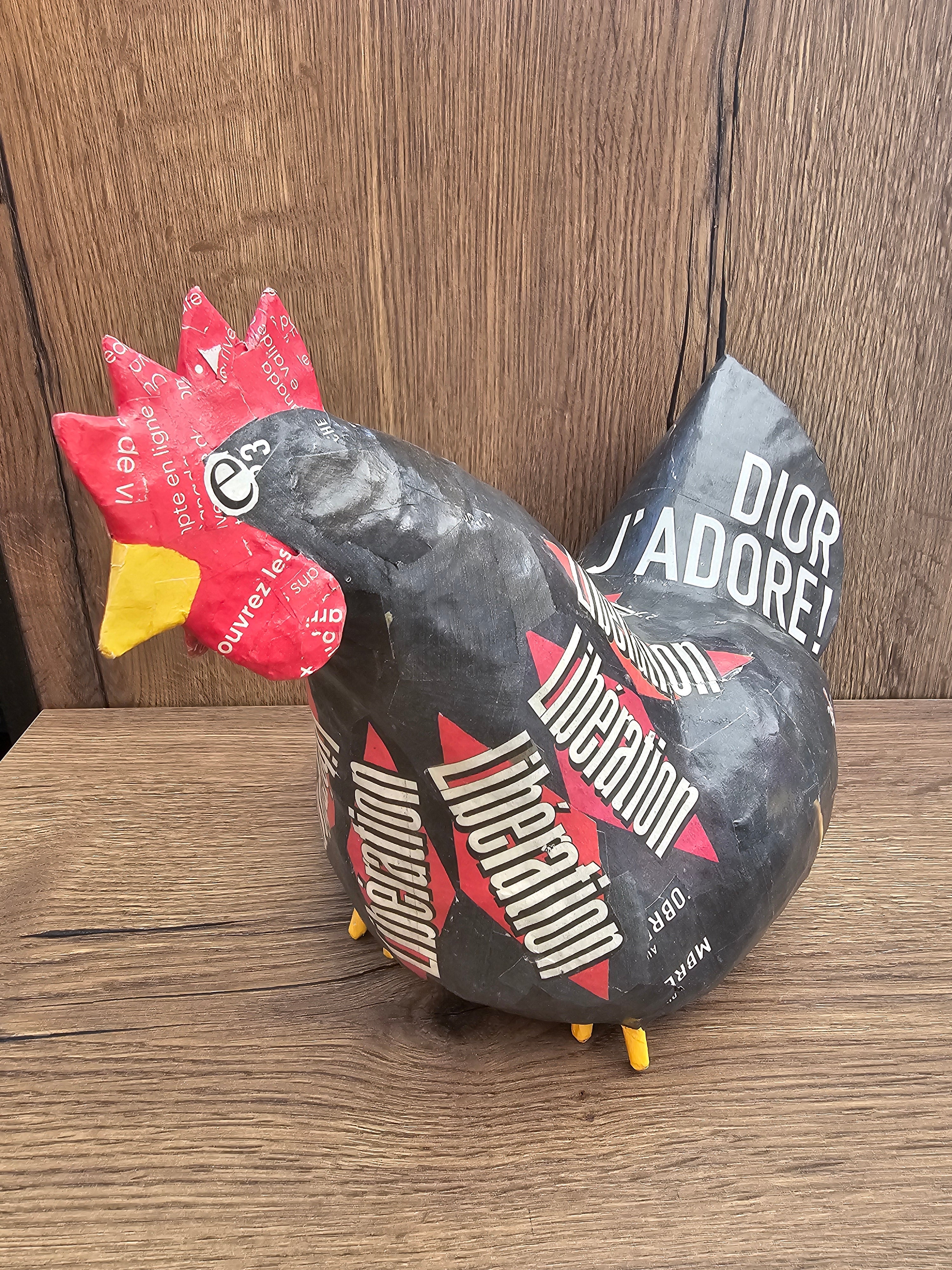 Poule en papier mâché - Libération - Aude Goalec et Nicole Jacobs-Magna-Carta