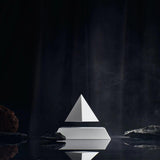 Pyramide en lévitation - Noir/Cristal - Flyte-Magna-Carta