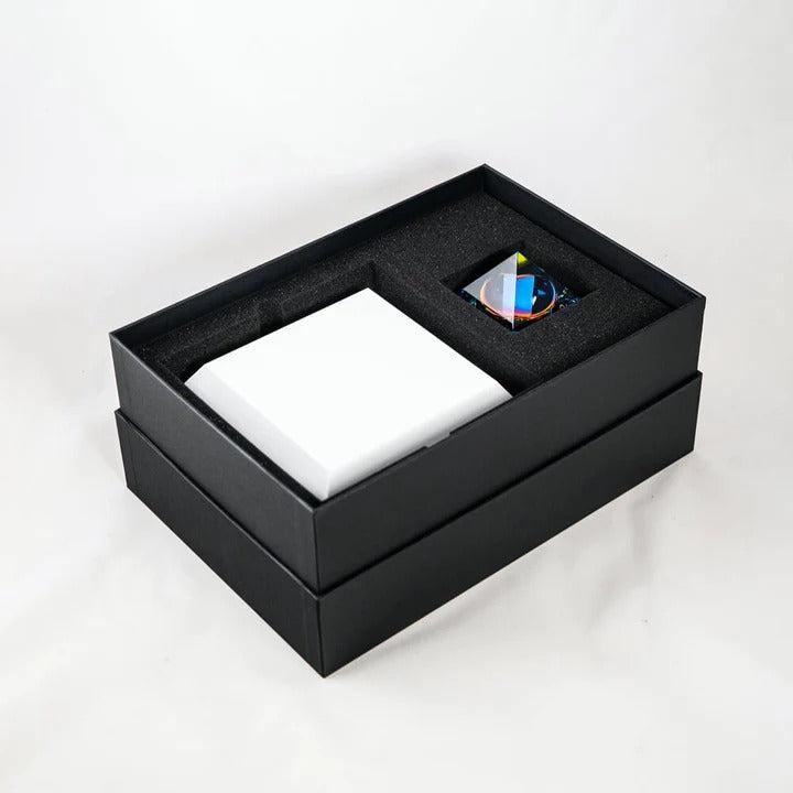 Pyramide en lévitation - Noir/Iridescent lumineux - Flyte-Magna-Carta