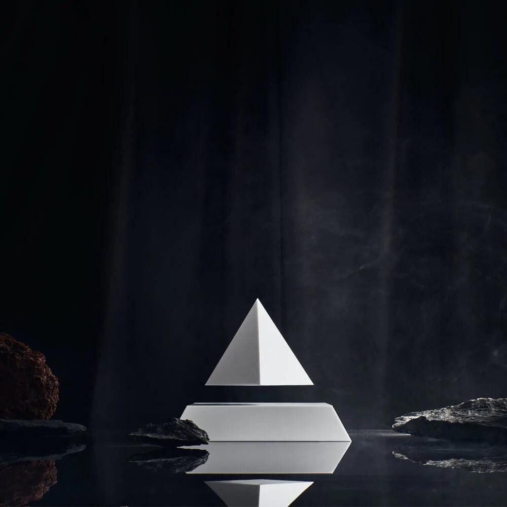 Pyramide en lévitation - Noir/Iridescent lumineux - Flyte-Magna-Carta