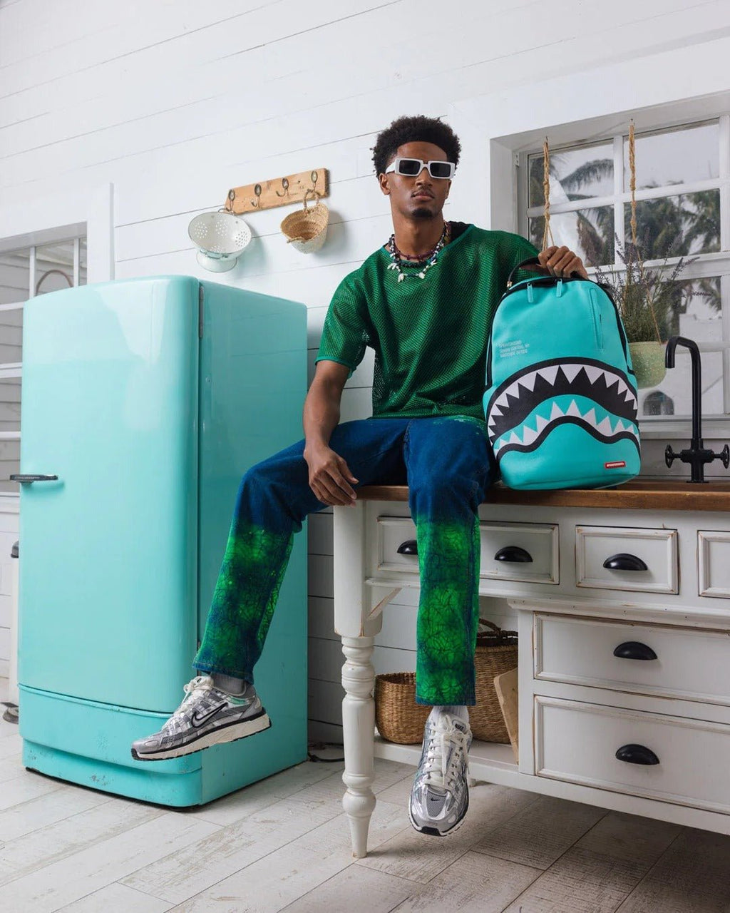 Sac à dos - SHARK CENTRAL AQUA DLXSV BACKPACK - SPRAYGROUND-Magna-Carta
