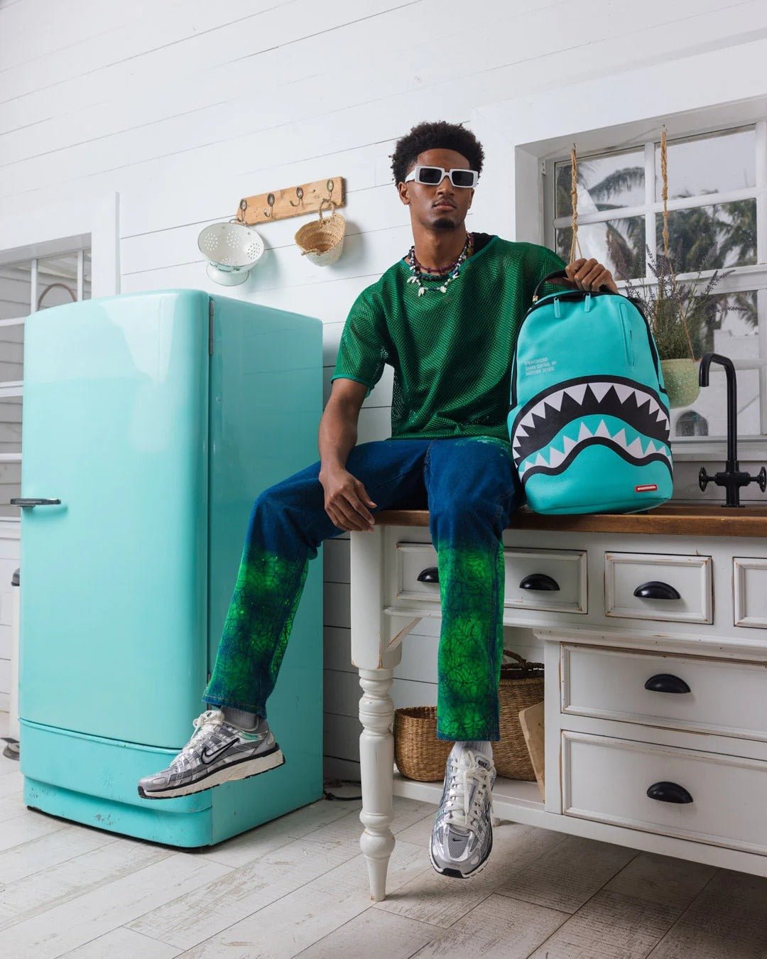 Sac à dos - SHARK CENTRAL AQUA DLXSV BACKPACK - SPRAYGROUND-Magna-Carta