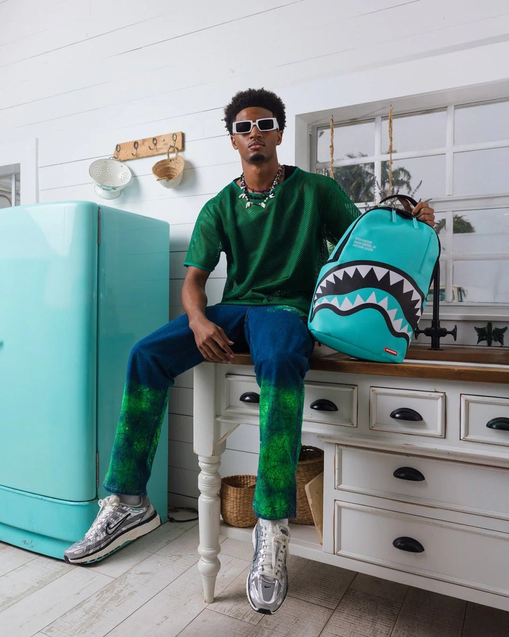 Sac à dos - SHARK CENTRAL AQUA DLXSV BACKPACK - SPRAYGROUND-Magna-Carta