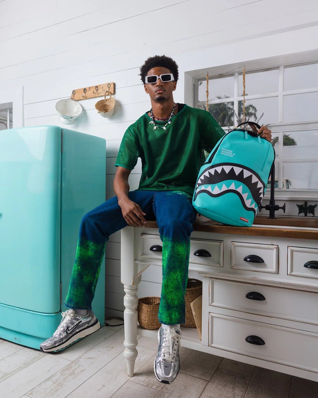Sac à dos - SHARK CENTRAL AQUA DLXSV BACKPACK - SPRAYGROUND-Magna-Carta