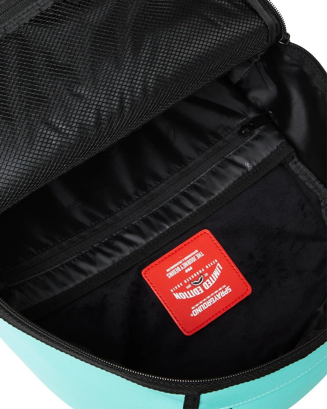 Sac à dos - SHARK CENTRAL AQUA DLXSV BACKPACK - SPRAYGROUND-Magna-Carta