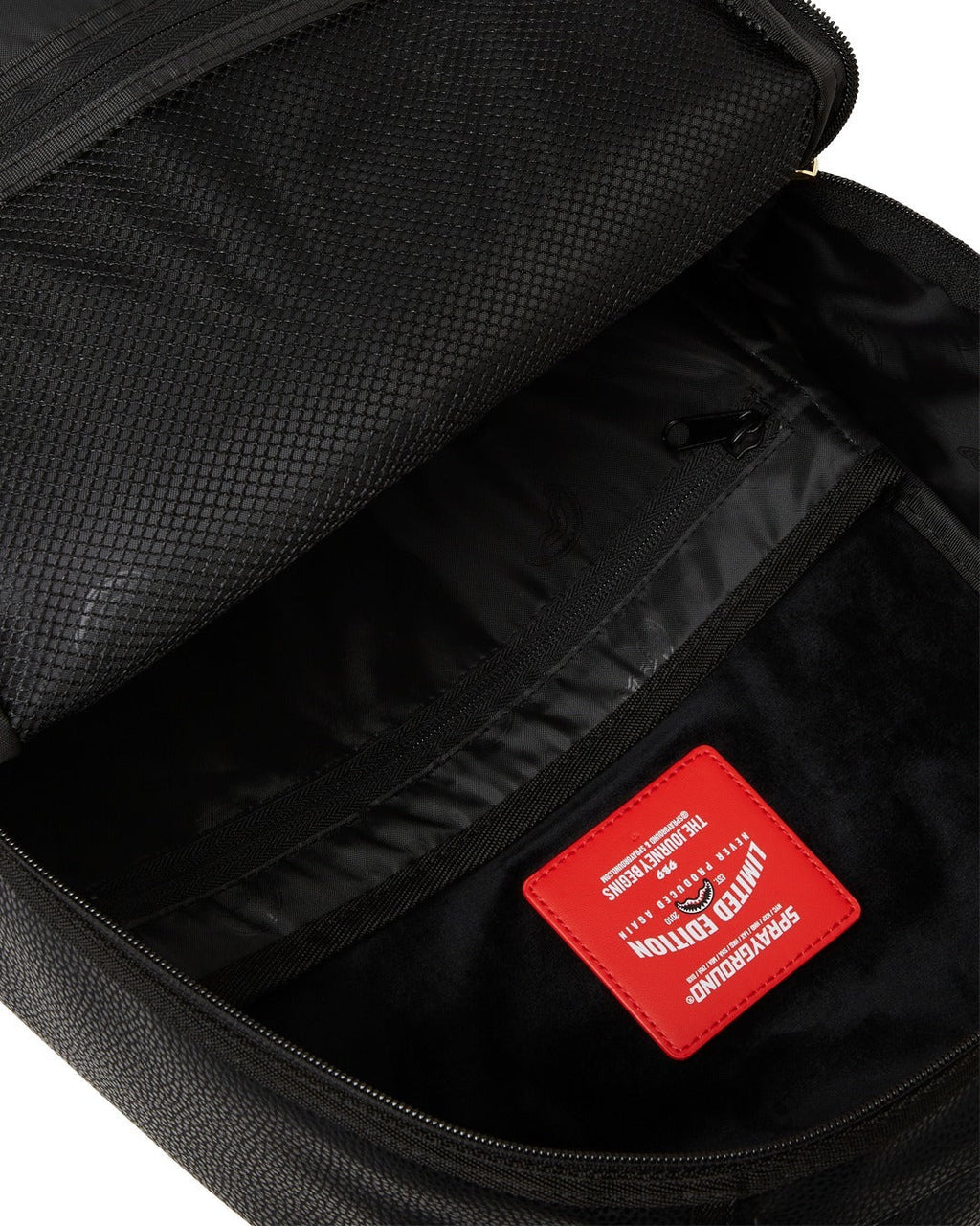 Sac à dos - SHARK CENTRAL GOLD DLXSV BACKPACK - SPRAYGROUND-Magna-Carta