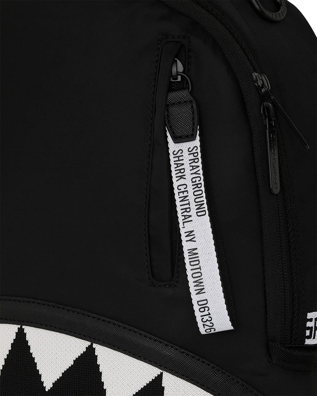 Sac à dos - SHARK CENTRAL HAZARD PAY DLXS BACKPACK - SPRAYGROUND-Magna-Carta
