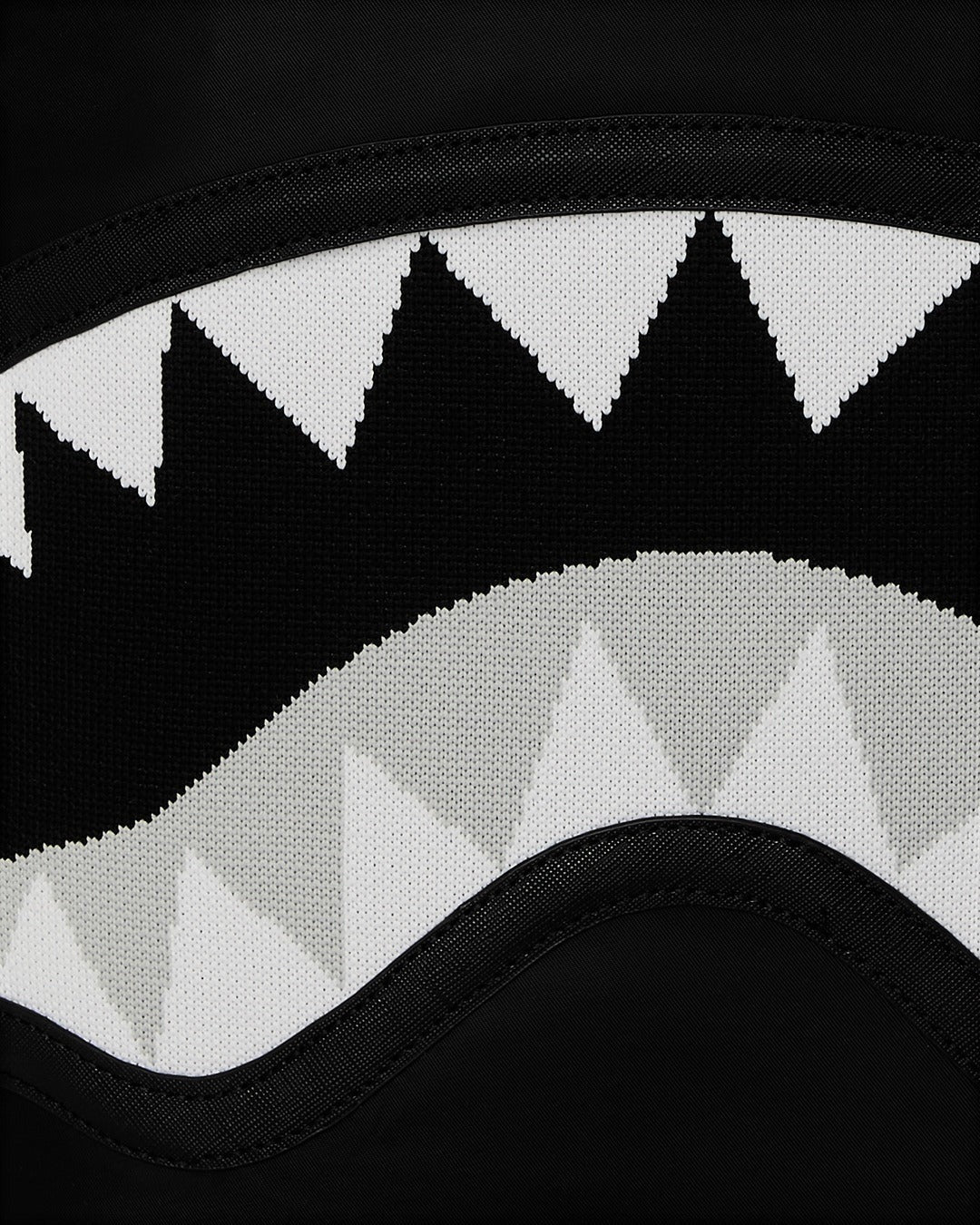 Sac à dos - SHARK CENTRAL HAZARD PAY DLXS BACKPACK - SPRAYGROUND-Magna-Carta