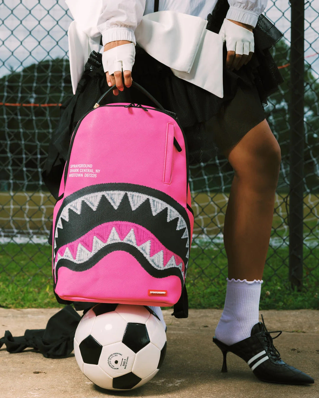 Sac à dos - SHARK CENTRAL PINK EMBROIDERED SHARK BACKPACK - SPRAYGROUND Image secondaire du produit