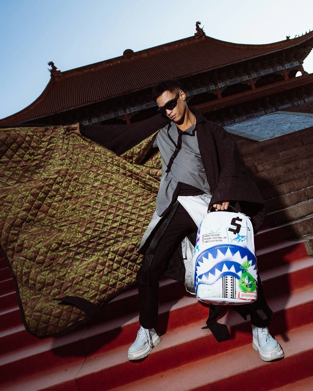Sac à dos - SHARK CENTRAL STENCILS WHITE DLXSV BACKPACK - SPRAYGROUND Secondary image