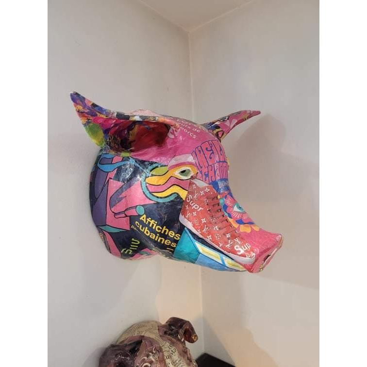 Trophée Cochon en papier mâché - Aude Goalec et Nicole Jacobs Secondary image