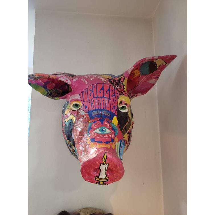 Trophée Cochon en papier mâché - Aude Goalec et Nicole Jacobs-Magna-Carta