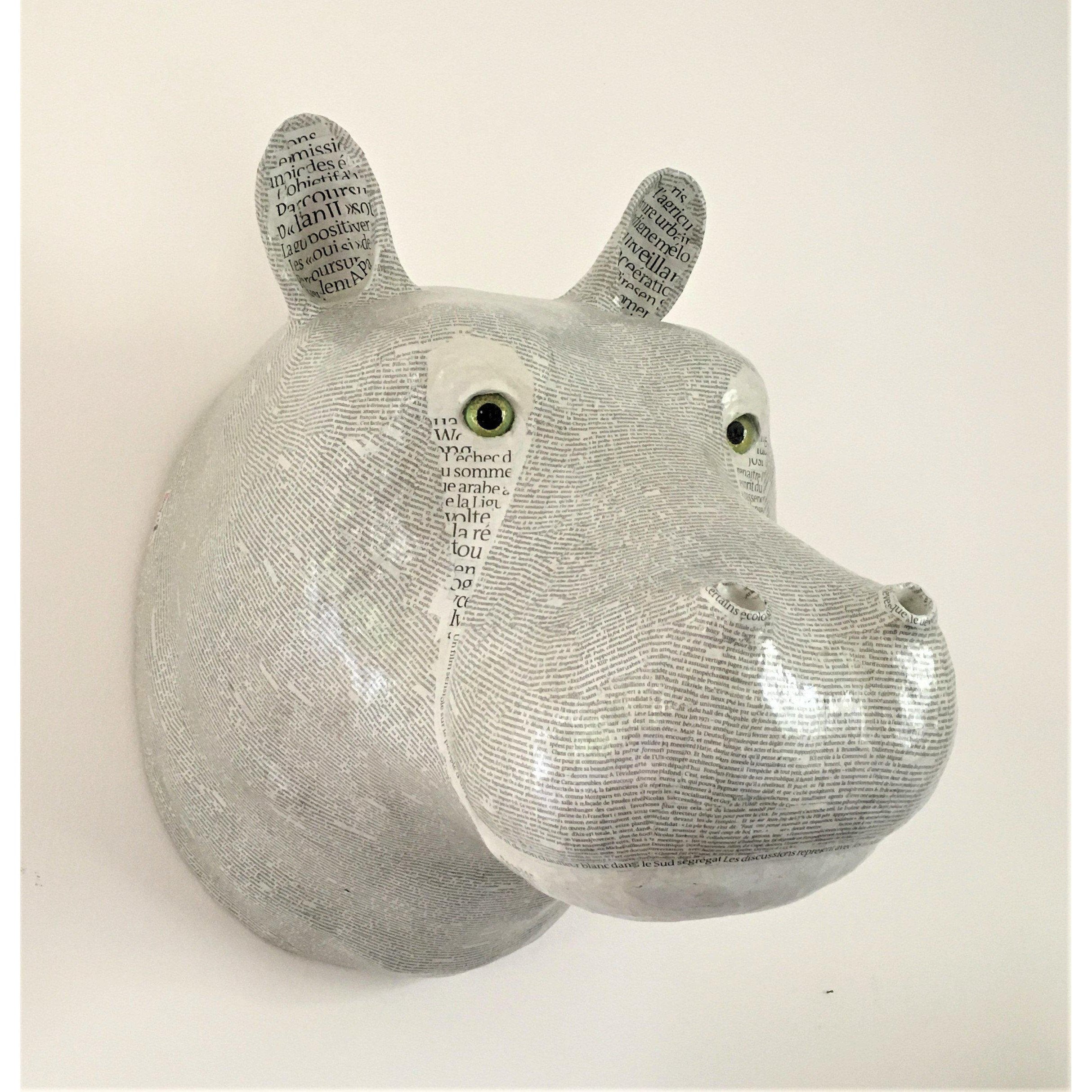 Trophée d'Hippopotame en papier mâché - Aude Goalec et Nicole Jacobs-Magna-Carta Main image