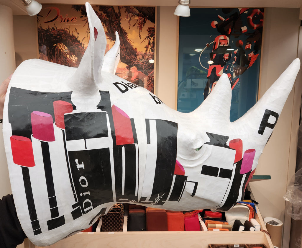 Trophée de Rhinocéros en papier mâché - Aude Goalec et Nicole Jacobs-Magna-Carta