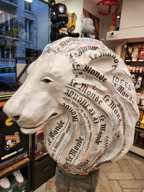 Trophée de lion en papier mâché - Aude Goalec et Nicole Jacobs-Magna-Carta
