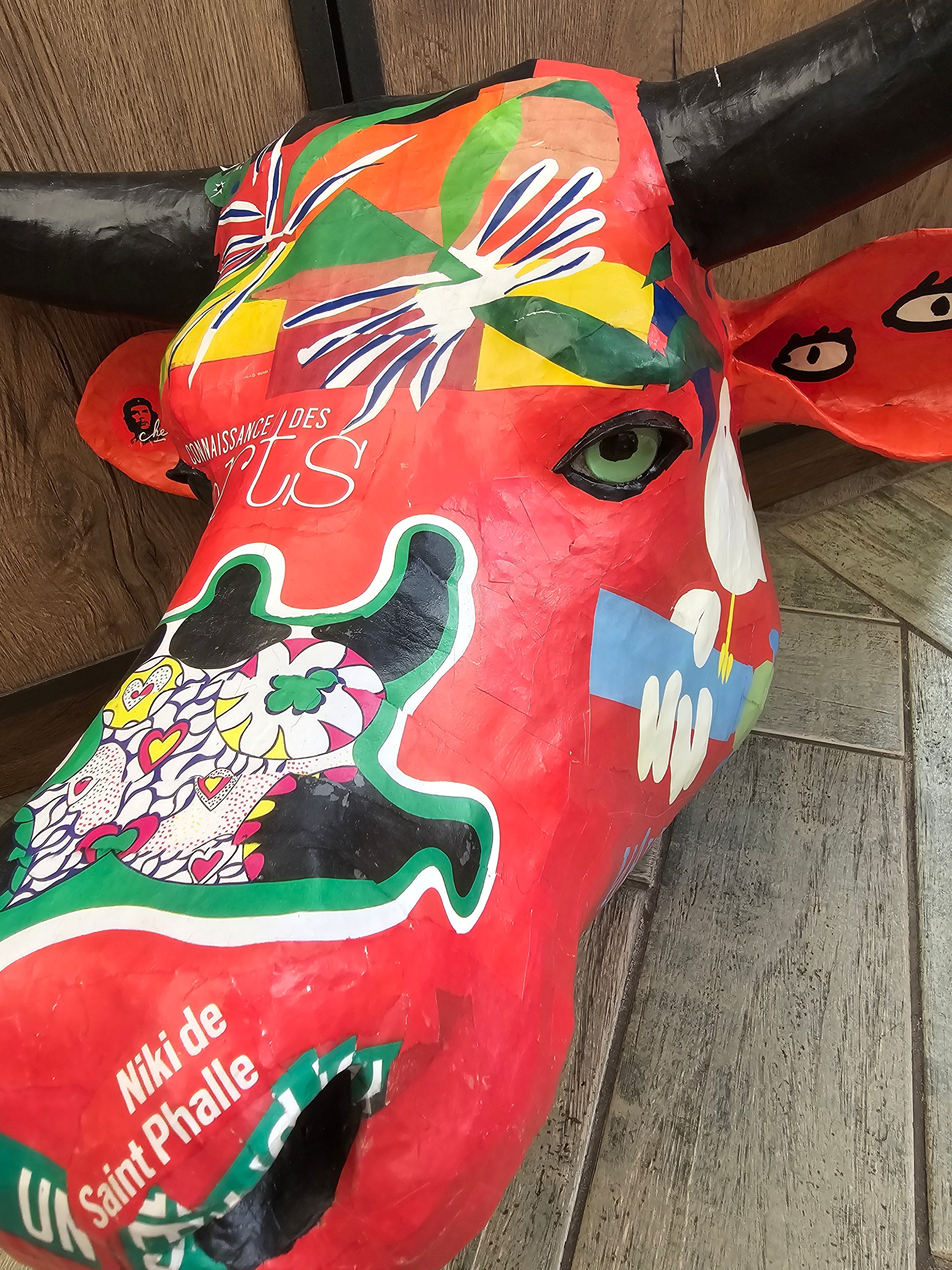 Trophée de taureau en papier mâché - Aude Goalec et Nicole Jacobs-Magna-Carta