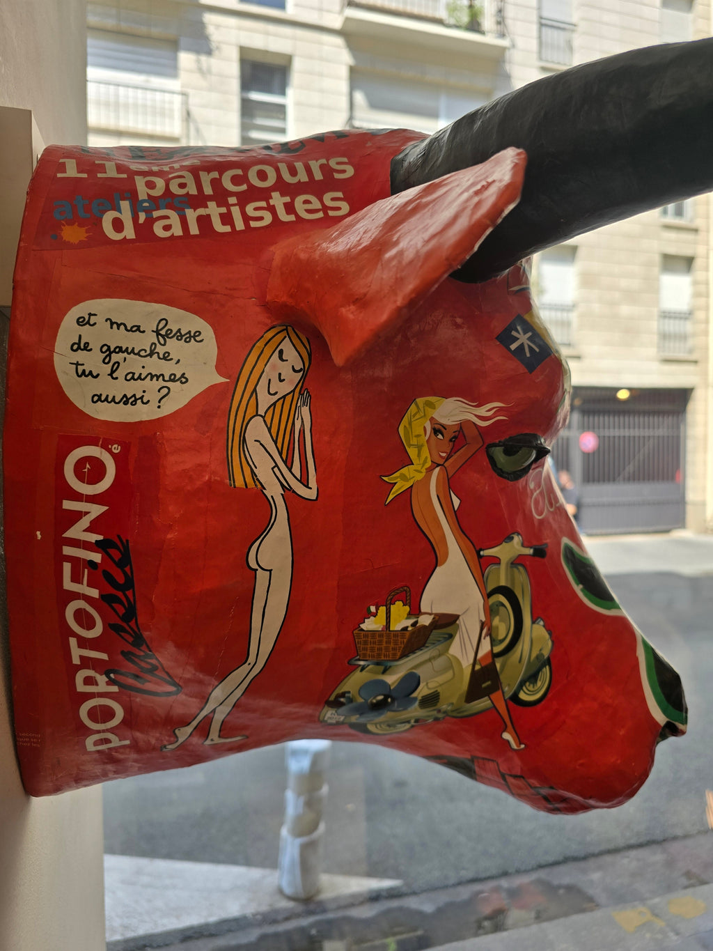 Trophée de taureau en papier mâché - Aude Goalec et Nicole Jacobs-Magna-Carta