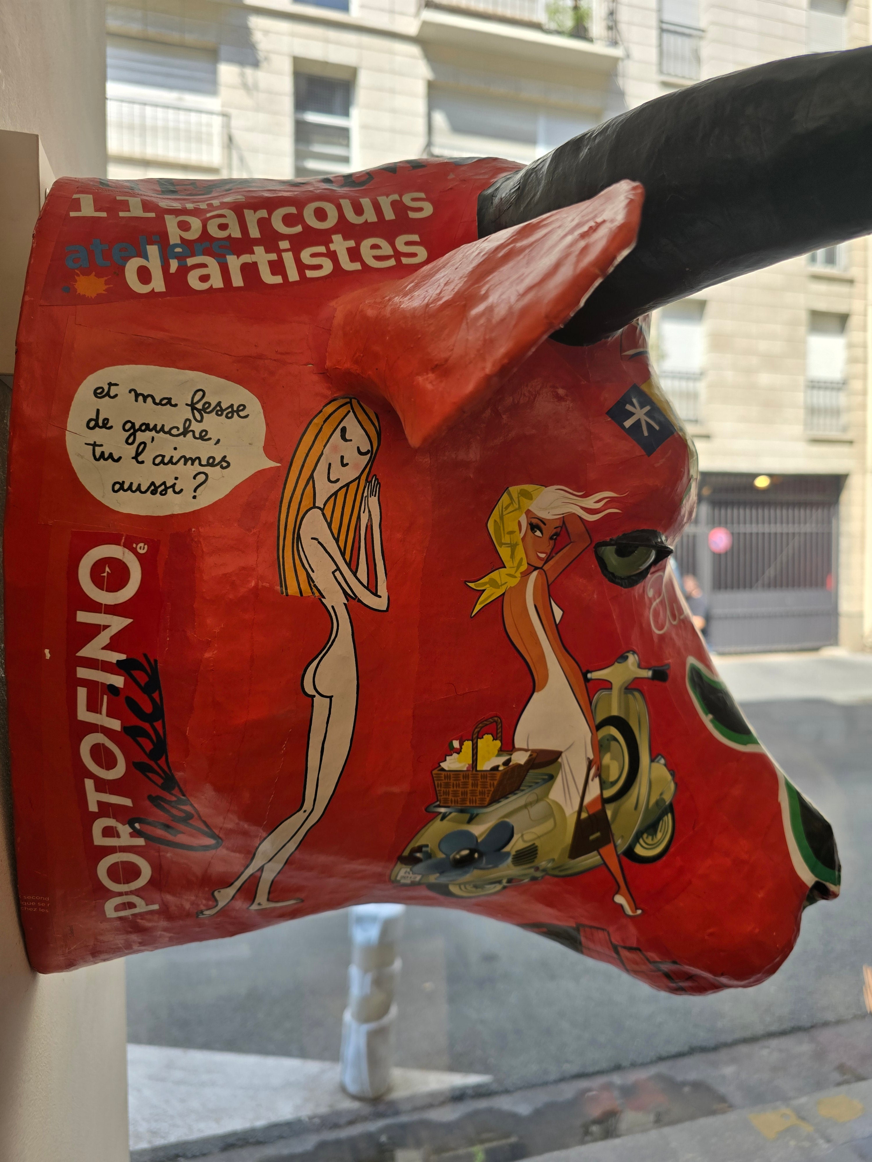 Trophée de taureau en papier mâché - Aude Goalec et Nicole Jacobs-Magna-Carta