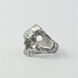 Large bague tête de mort en argent structure de coupe brute - Black Rock Jewel-Magna-Carta