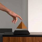 Pyramide en lévitation - Blanc/Or - Flyte-Magna-Carta