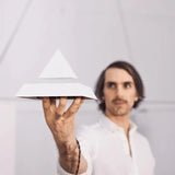 Pyramide en lévitation - Blanc/Or - Flyte-Magna-Carta