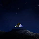 Pyramide en lévitation - Blanc/Or - Flyte-Magna-Carta