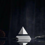 Pyramide en lévitation - Blanc/Or - Flyte-Magna-Carta